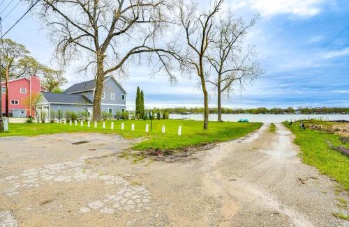Sister Lakes House | Kayak, Fish, Boat & Swim: Home Near Lakeside Park!