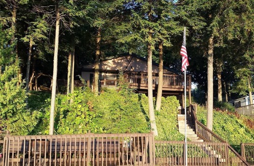 Suring Cottage | Kelly Lake, Lakefront Rental Cottage