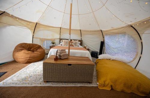 Georgetown Other | Kentucky Creekside Getaway with Outdoor Tub