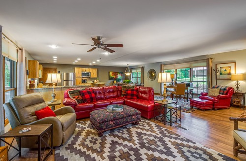 Benton Cabin | Kentucky Deer Run- Wheelchair Accessible, Lakefront, Private Dock, Fully Updated