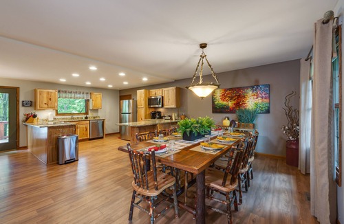 Benton Cabin | Kentucky Deer Run- Wheelchair Accessible, Lakefront, Private Dock, Fully Updated