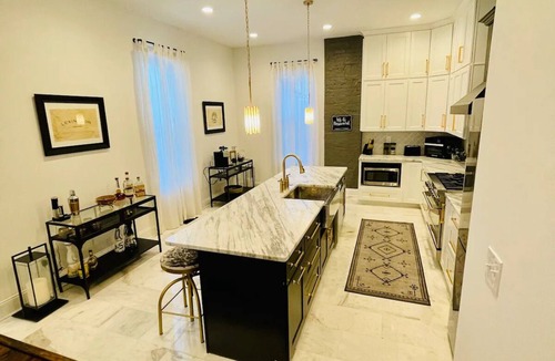 Lexington House | Kentucky Dream! 4BR, 3BA, 2Car-G/Covered Backyard Stage, 1-Mile from Rupp!