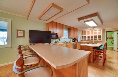 Buchanan House | Kentucky Lake Vacation Rental w/ Shared Pool, Dock