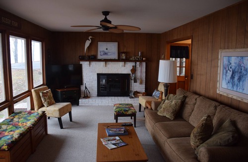 Hardin House | Kentucky Lake Waterfront Home, dock, 4 large BR, new kitchen in 2019