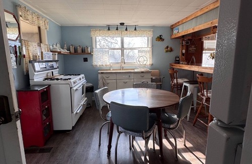 Derby House | Kick back and enjoy the country life in beautiful Derby, Indiana