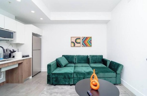 East Little Havana Apartment | King Bed brand new safe Oasis minutes to Brickell