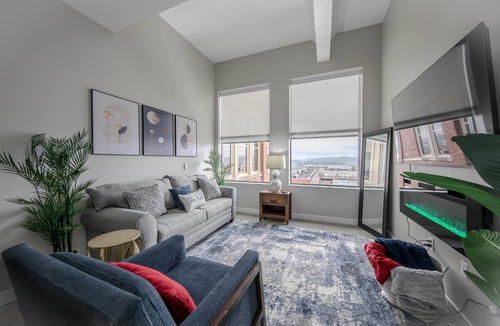 Mount Auburn Apartment | King Bed, Free Parking, Walk to Bengals, Red, Business District. Duke Conv Ctr