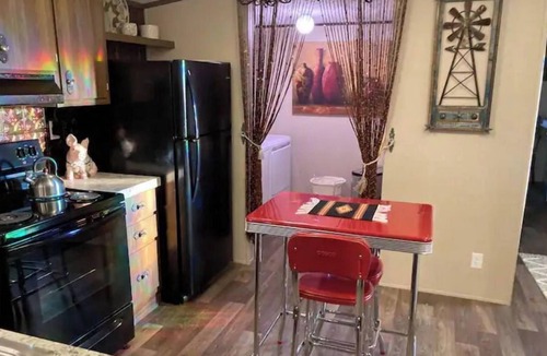 Winnsboro House | King Bed, Pet Friendly, BBQ Pit, Fire Pit, Full Kitchen, Smart TV’s