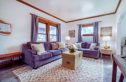Fort Wayne House | King Bed, Stocked Kitchen, Easy Driveway Parking, 2mi to Downtown & Coliseum