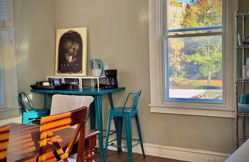 Walnut Hills Condo | King-Sized Condo - Great Location - Steps to Cafes & Restaurants