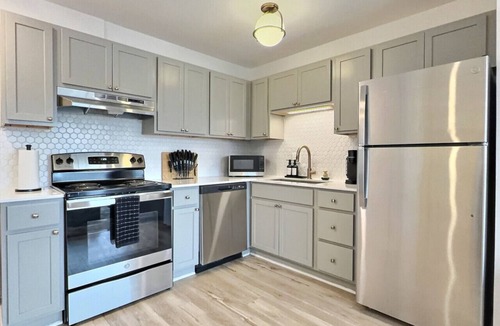 Crestline Heights Apartment | King Suite, Free Parking, Near Downtown Hotspots