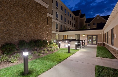 Chantilly Condo | King Suite Near IAD | Free Breakfast + Shuttle to Airport + Corporate Area