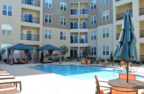 Central West End Apartment | King Suite- Prime CWE Spot w/Lux Amenities (315)