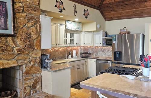 Crystal River House | KINGS BAY AUG MID WEEK & SEP SALE 4 Bedrooms, Decks 2Docks,400 shore CHECK RATES