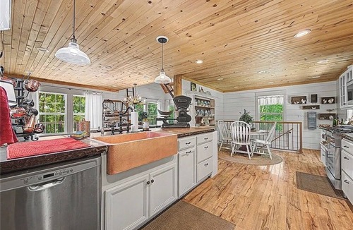 Berryville Apartment | Kings River Estate | House, Cabin and Airstream