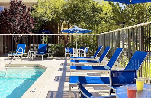 Auburn Hills Hotel | Kitchenette, Outdoor Pool, Free Breakfast, Convenient Stay at Auburn Hills!