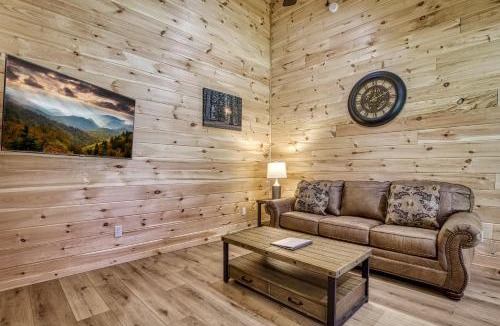 Cosby House | Kitt's Cottage, Pickleball Court, Creek, WIFI, Mountain Views, Starting at 79"