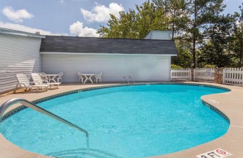 Seven Oaks Hotel | Knights Inn - Columbia