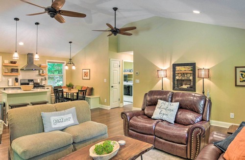 Lynn House | 'Knobby Creek Cottage' w/ Hot Tub & Grill!