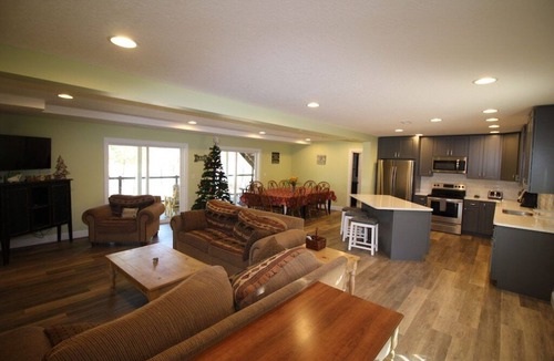 La Follette House | Knot 4 Reel' gentle slope, private hot tub, double deck dock, slide. 5 bathroom