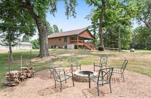 Arkdale House | Knotty Pine Escape