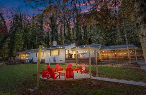 Knoxville House | KnoxHaven | 5 Min UT Hot Tub Firepit Theater Games