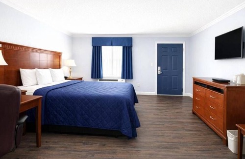 Antioch Hotel | KS-King Smoking, Comfort Room, One king Bed,