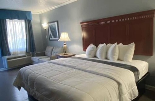 Antioch Hotel | KS-King Smoking, Comfort Room, One king Bed,