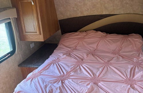 Dover House | KY Lake Camper w/ Private Dock Access Walk to Fat Daddy’s & Standing Rock Creek