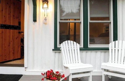 Ellison Bay Cottage | L E Block at the Griffin Inn