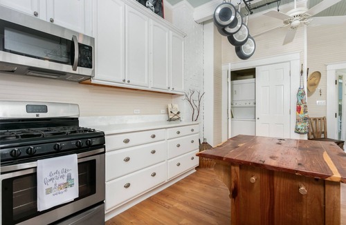 Natchez Cottage | La Belle Bungalow | 2/2, Pet Friendly w/fee | Pool Access