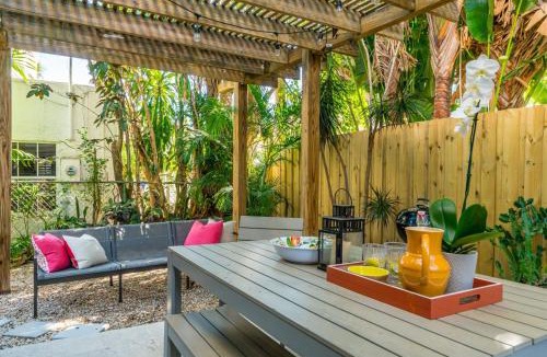 Southside House | La Casa Bonita 1925 Spanish Style Villa near Beach!