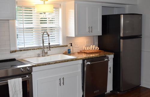 Rogers House | La Ferme - french for country farmhouse 3BR/1BA in Rogers.