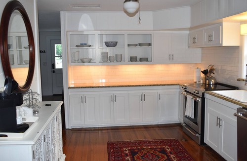 Rogers House | La Ferme - french for country farmhouse 3BR/1BA in Rogers.