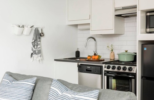 Virginia Highland Apartment | La Penelope – Walk to Ponce City Market + Rooftop