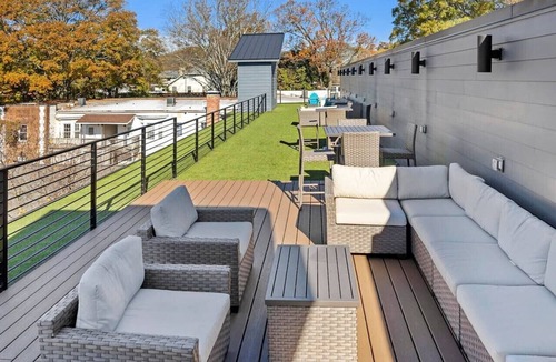 Virginia Highland Apartment | La Penelope – Walk to Ponce City Market + Rooftop