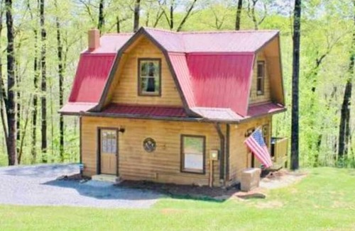 McCaysville Cabin | La Petite Maison - French Inspired Chalet