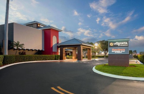 Survey Creek Hotel | La Quinta by Wyndham Ft Lauderdale Cypress Creek