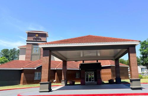 Homewood Hotel | La Quinta by Wyndham Birmingham Homewood