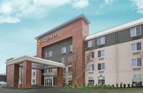 Utica Hotel | La Quinta by Wyndham Detroit Utica