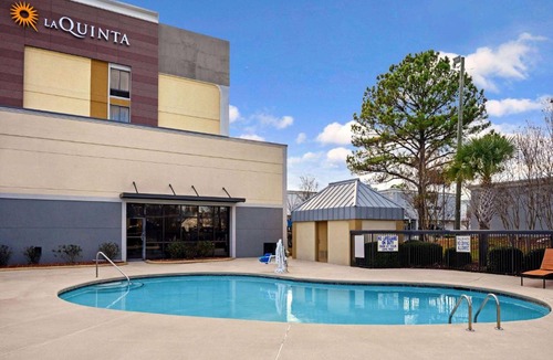 Columbia Hotel | La Quinta Inn by Wyndham Columbia SE Fort Jackson