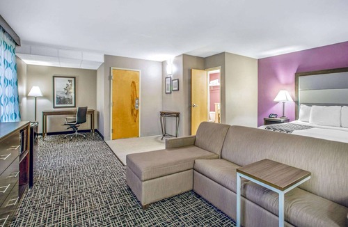 Radford Hotel | La Quinta Inn by Wyndham Radford