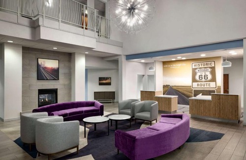 Springfield Hotel | La Quinta Inn & Suites by Wyndham Springfield Airport Rte 66