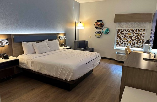 Macon Hotel | La Quinta Inn & Suites by Wyndham Macon West