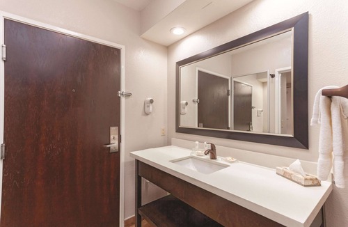 Powell Hotel | La Quinta Inn & Suites by Wyndham Knoxville North I-75