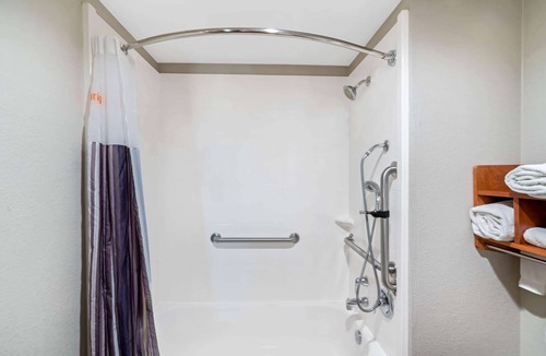 Powell Hotel | La Quinta Inn & Suites by Wyndham Knoxville North I-75