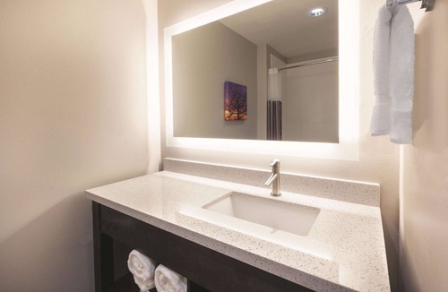 Terre Haute Hotel | La Quinta Inn & Suites by Wyndham Terre Haute