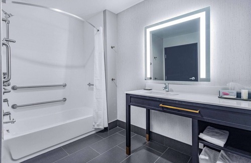 South Bend Hotel | La Quinta Suites by Wyndham South Bend Notre Dame Area