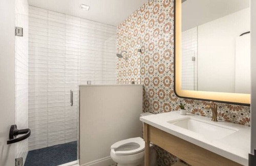 Old East Hill Hotel | La Rua and Lily Halln