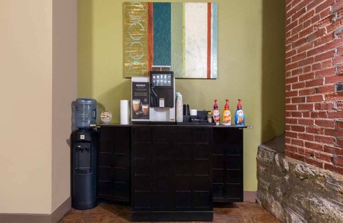 Lafayette Square Apartment | Lafayette 107 I Modern & Vintage 1Bd Apartment